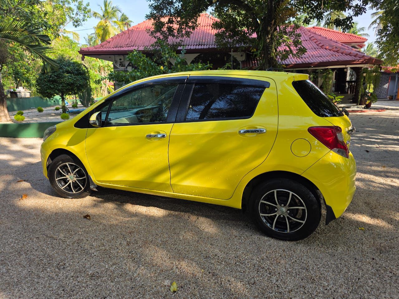 Toyota Vitz 2015