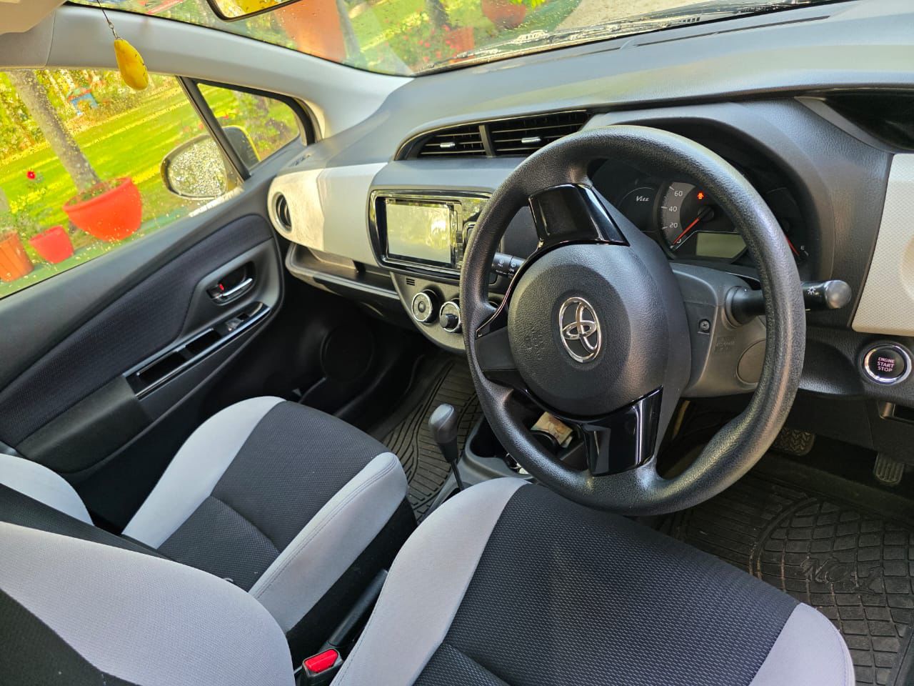 Toyota Vitz 2015