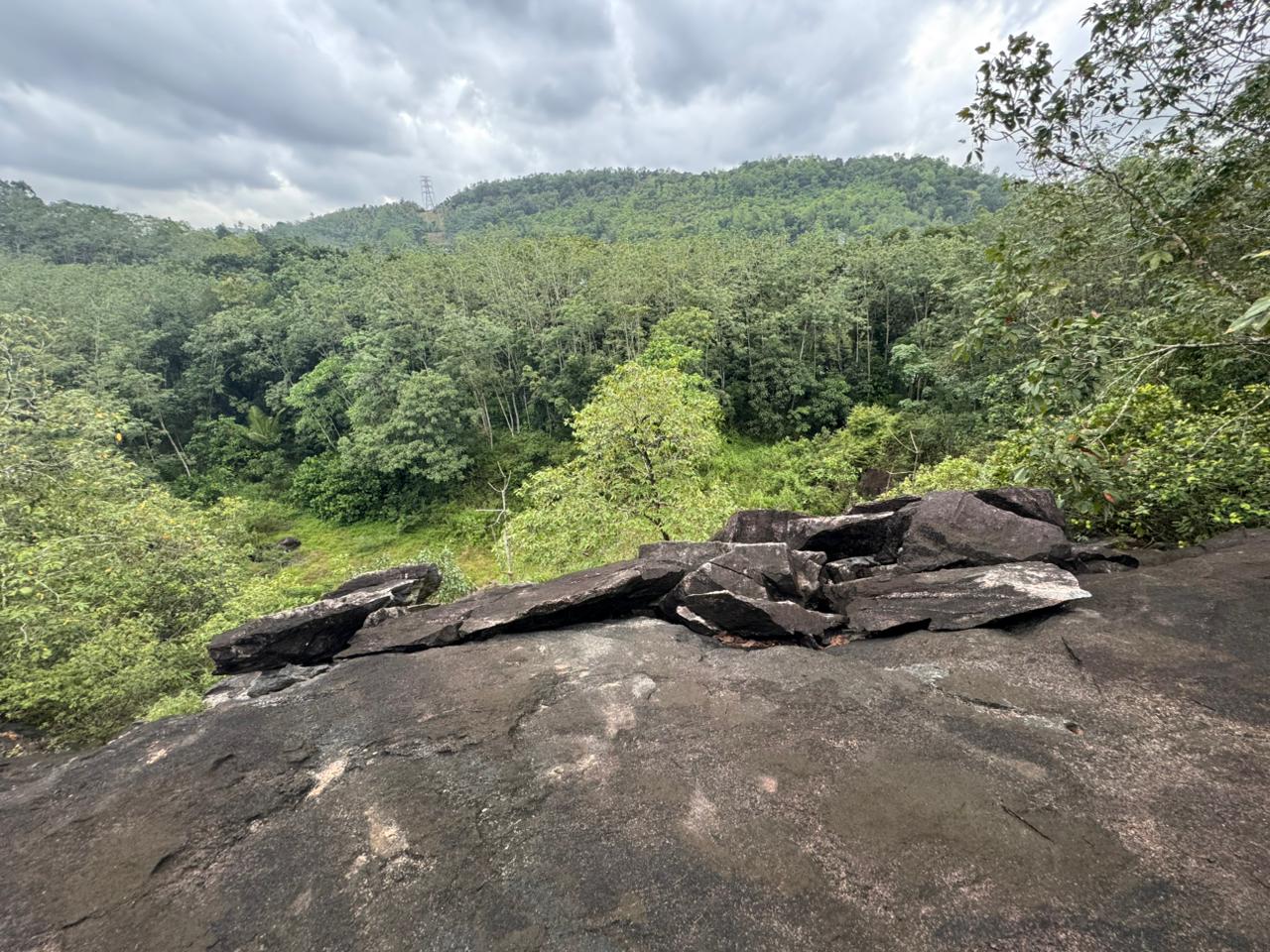 7 Acre Land with Valuable Black Stone Quarry – Hanwella