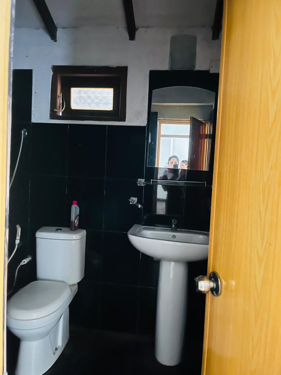 Building For Rent  Yatiyantota