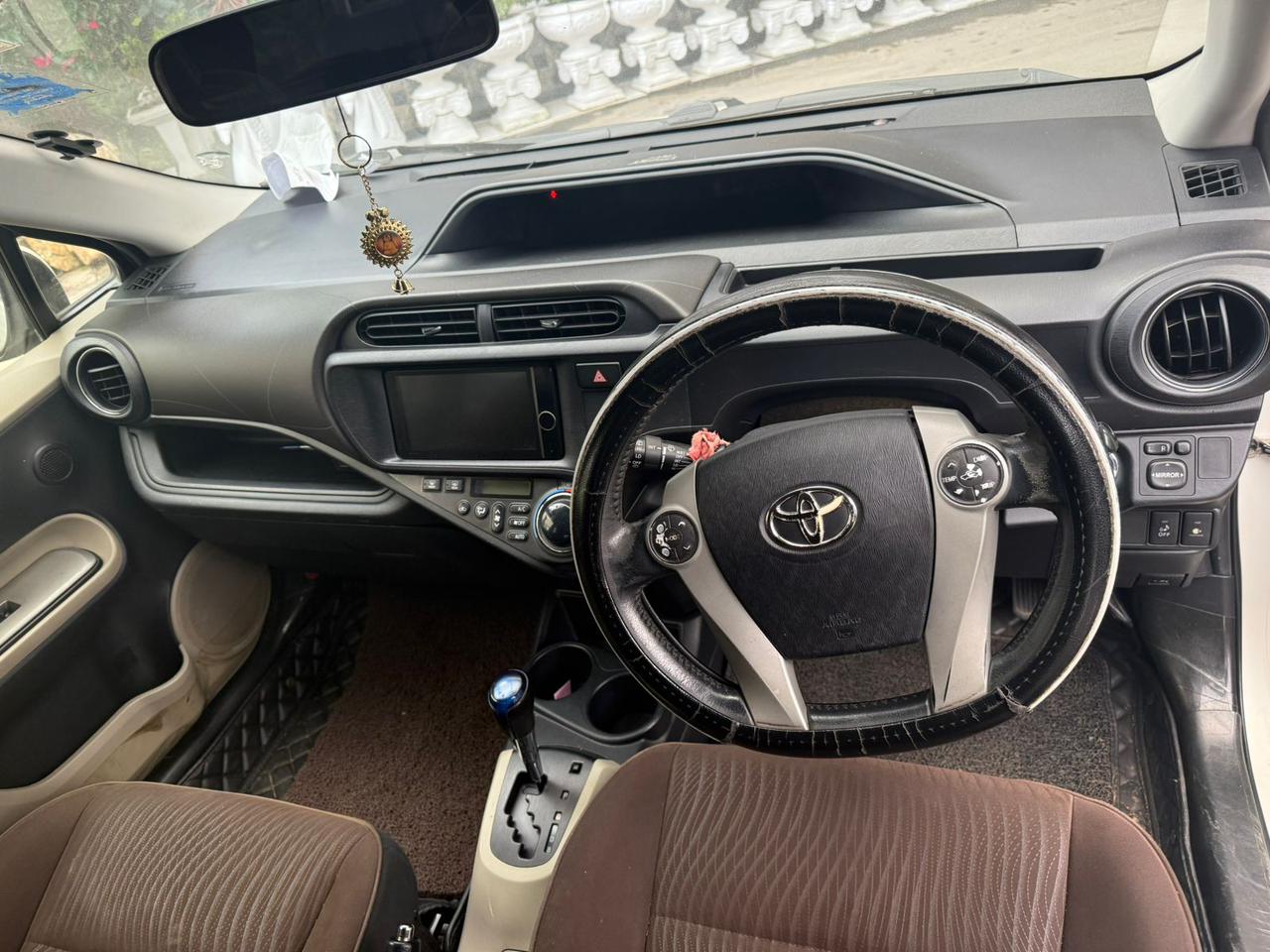 Toyota Aqua G grade 2013