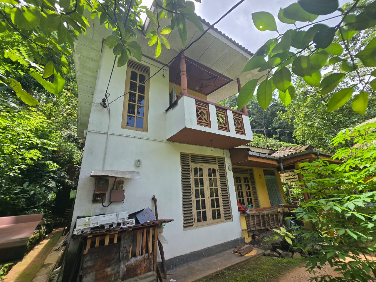 දෙමහල් නිවස සහිත ඉඩමක් විකිණීමට කිතුල්ගල