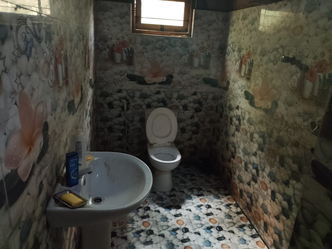 Land With House For Sale In Anuradhapura ( ගංවතුර අවදානමක් නැත.)