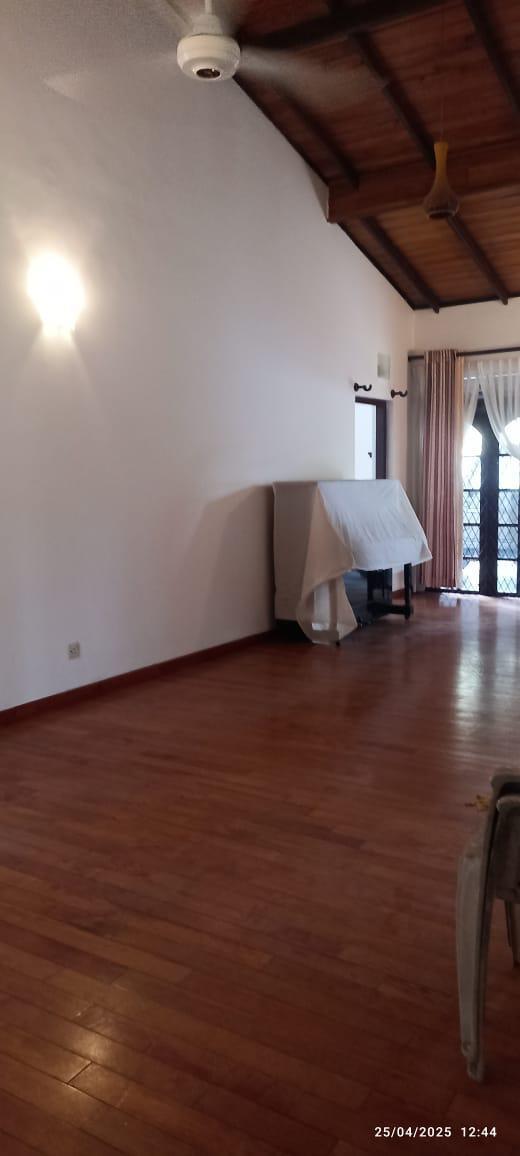 House With Land  Sale In Katubedda .