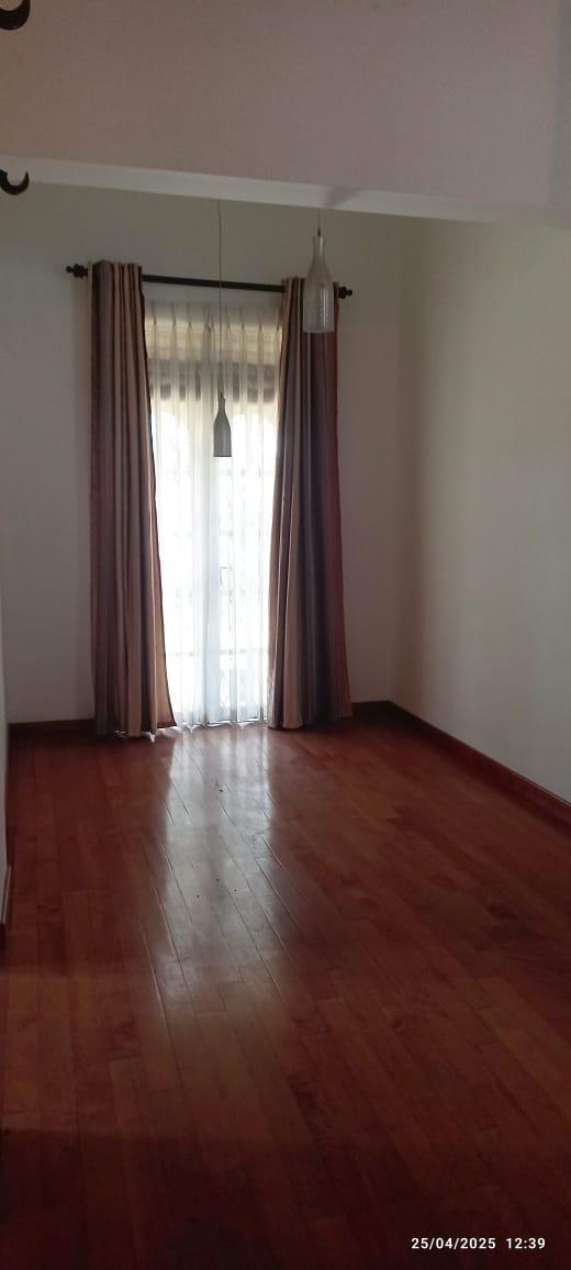 House With Land  Sale In Katubedda .