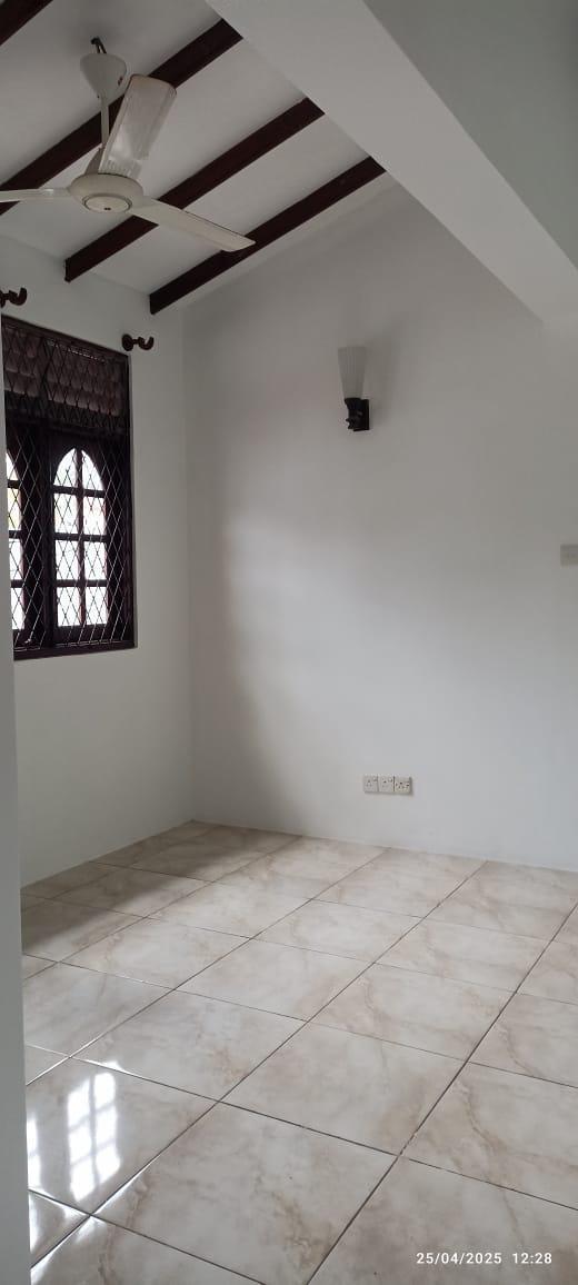 House With Land  Sale In Katubedda .