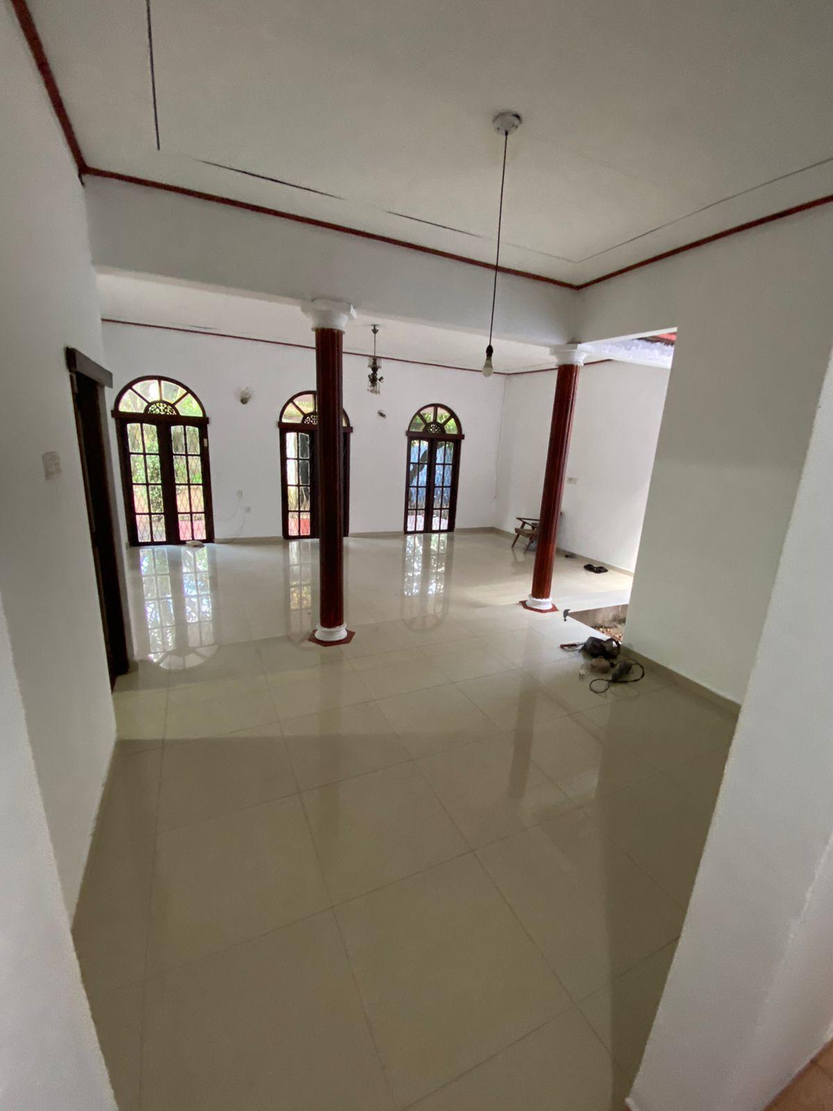 House With Land For Sale In Kadawatha Mawaramandiya.