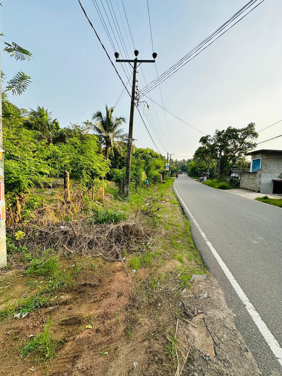 පර්චස් 430ක නිවසක් සහිත ඉඩමක් විකිණීමට ඇත