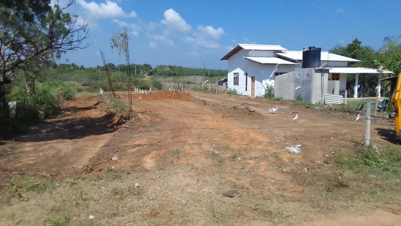 හම්බන්තොට තිස්ස ප්‍රධාන පාරට මුහුණලා ඇති බිම් කොටස විකිණීමට