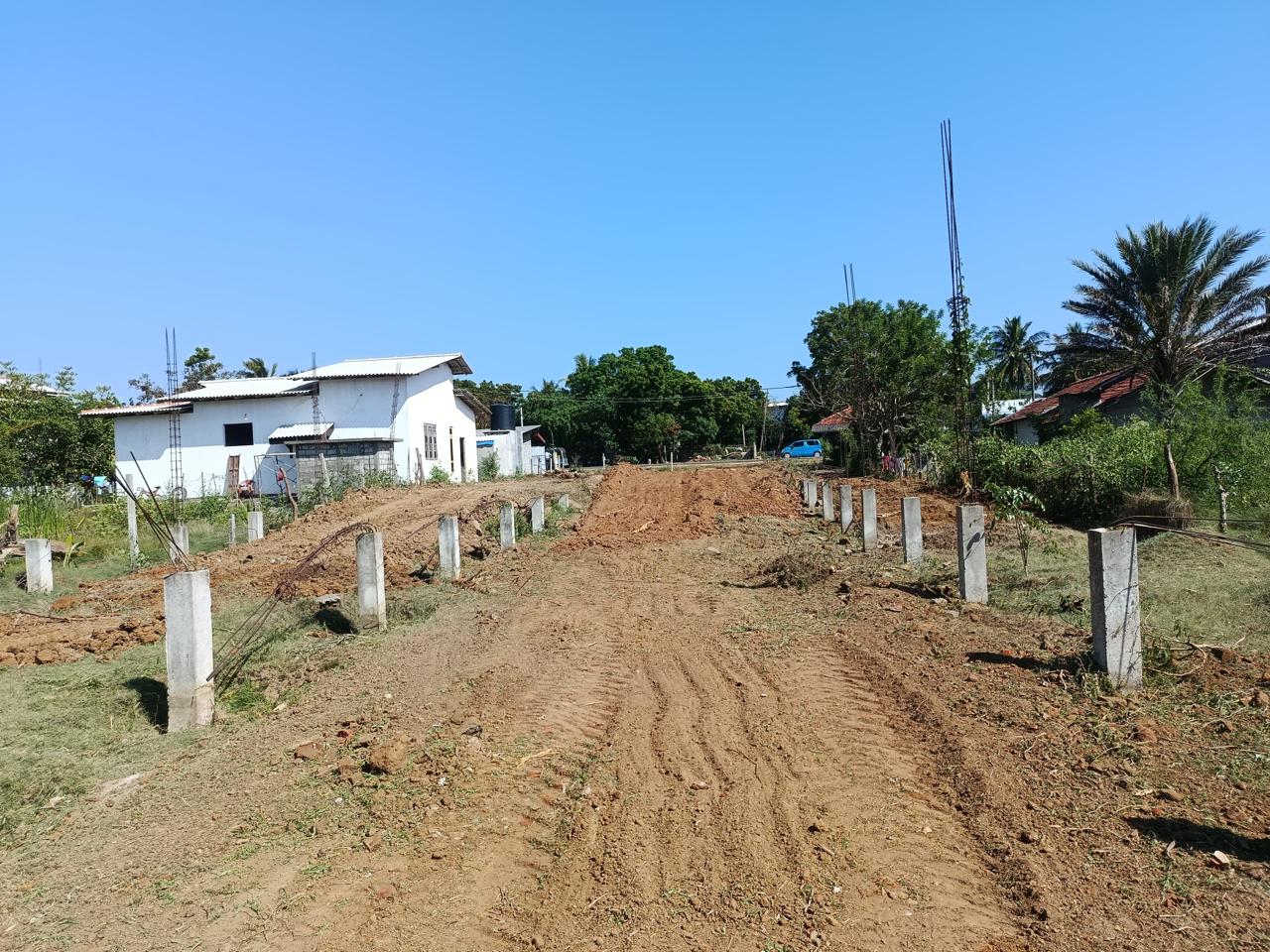 හම්බන්තොට තිස්ස ප්‍රධාන පාරට මුහුණලා ඇති බිම් කොටස විකිණීමට