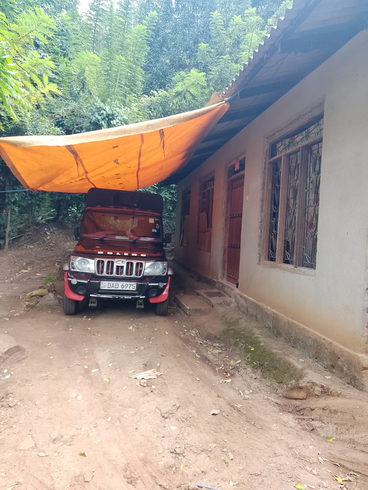 House with land for sale (Karadagolla)