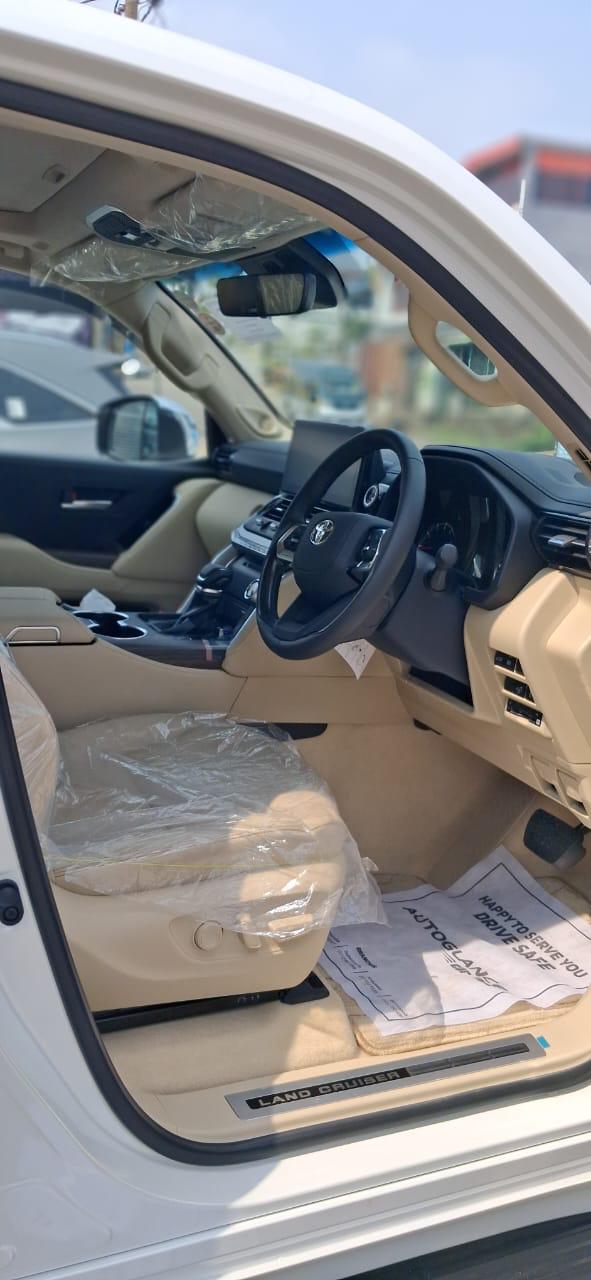 Toyota Land Cruiser Prado ZX 2024