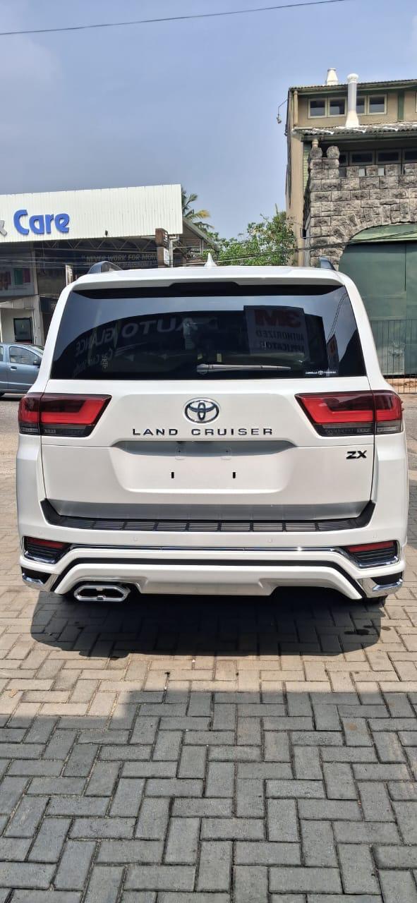 Toyota Land Cruiser Prado ZX 2024