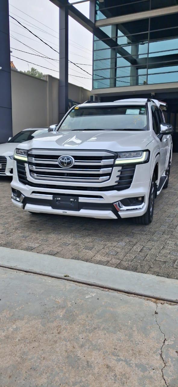 Toyota Land Cruiser Prado ZX 2024