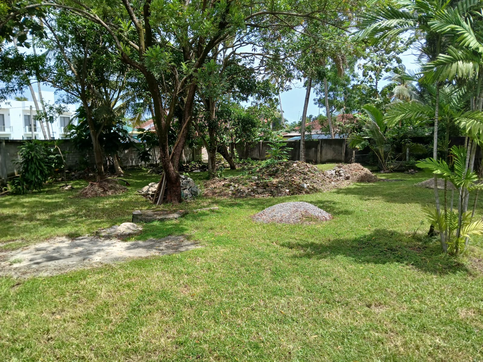 Prime Land for Sale Includes Bungalow Katuwapitiya