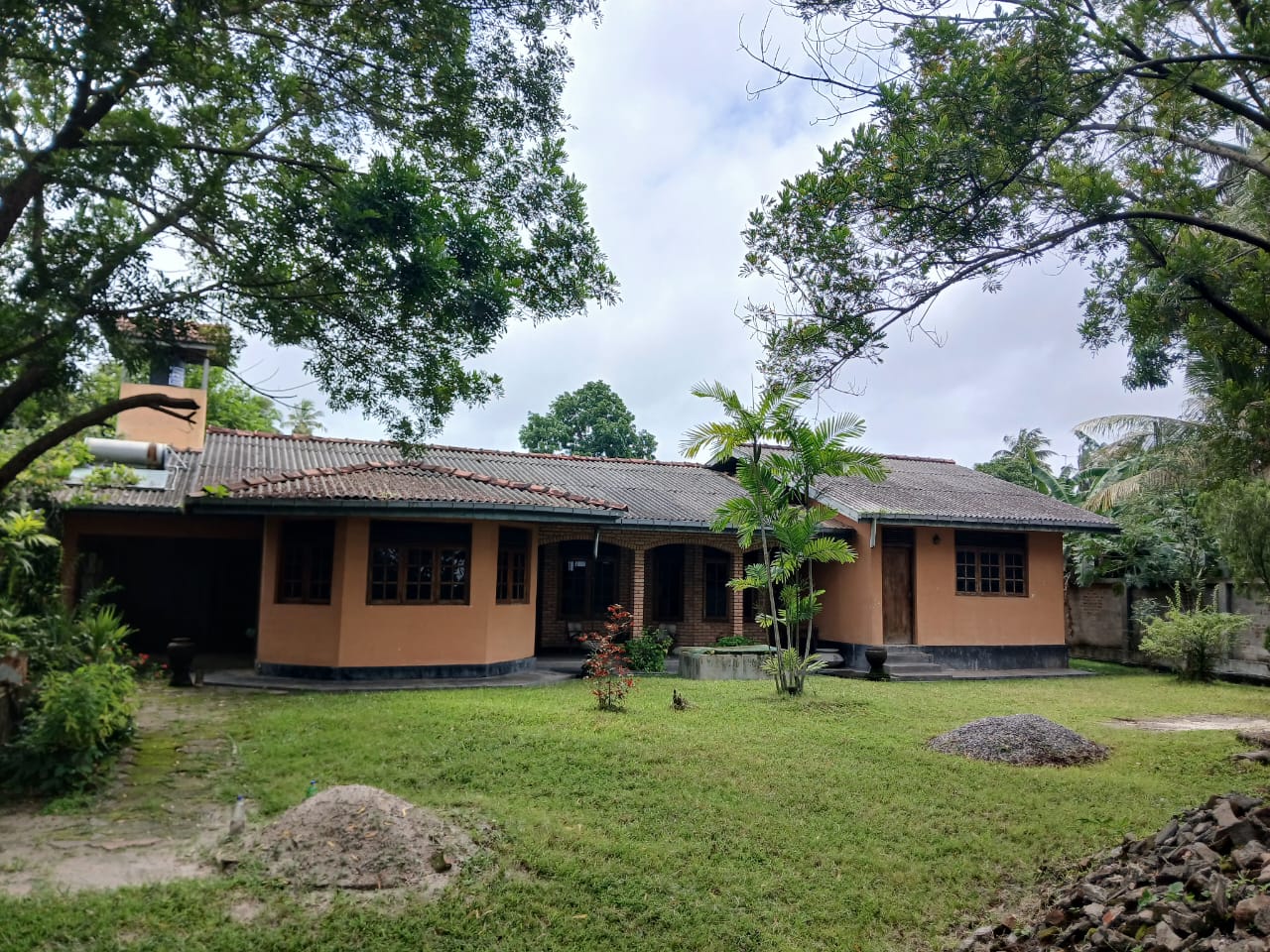 Prime Land for Sale Includes Bungalow Katuwapitiya