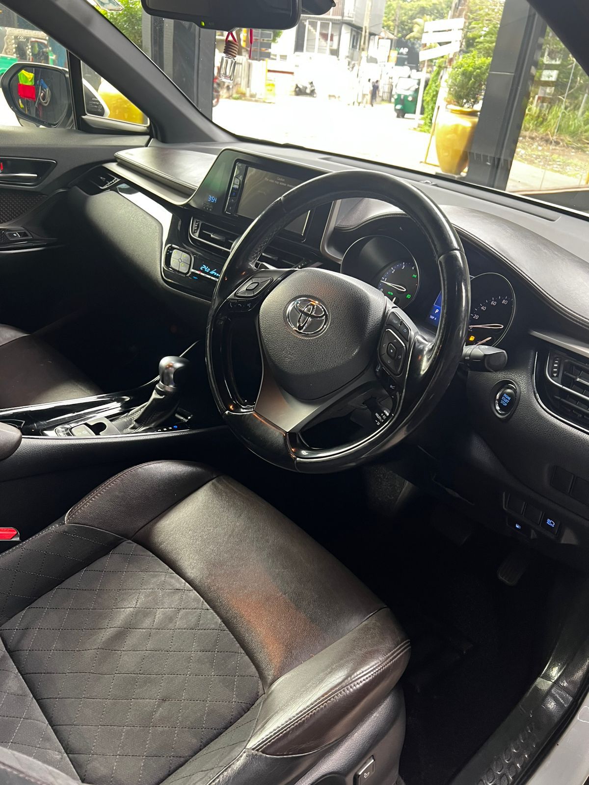 Toyota CHR NGX50 2017