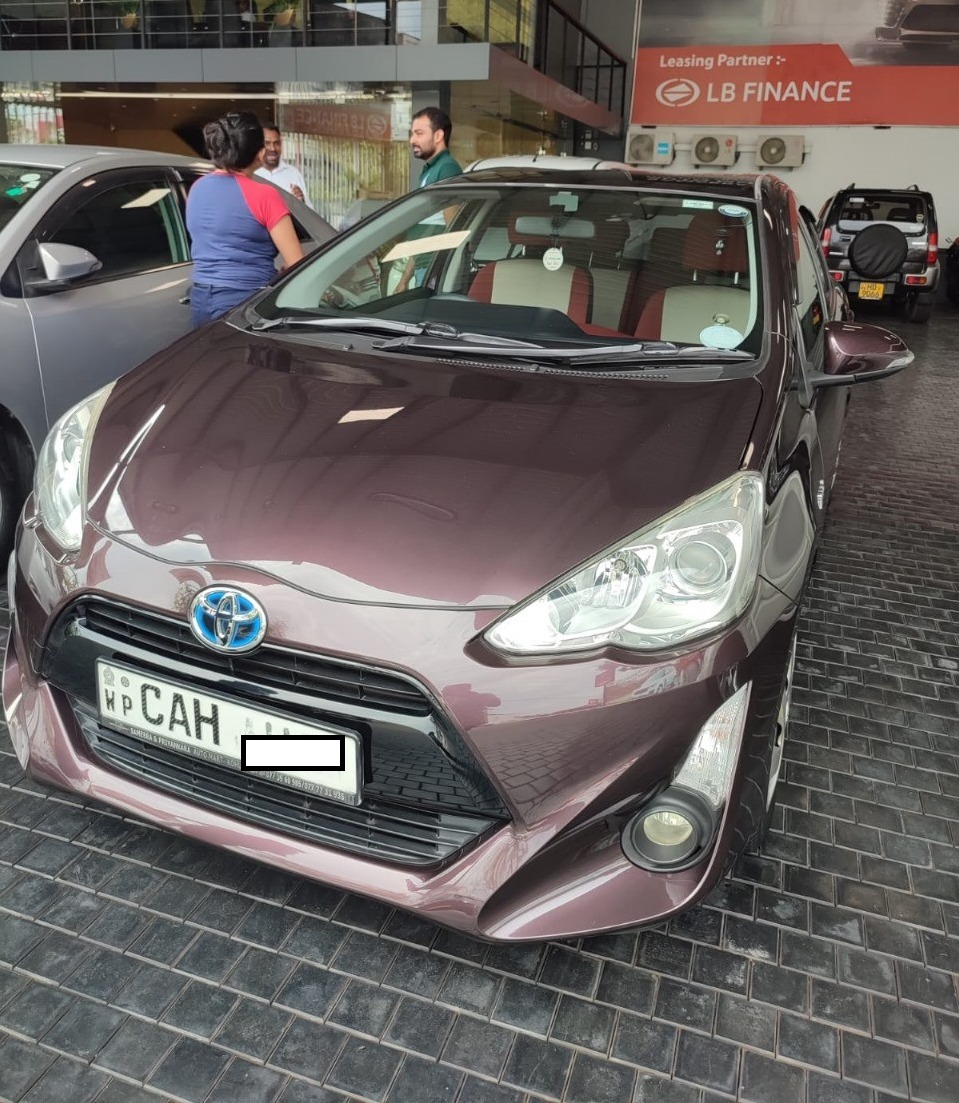 Toyota Aqua X-Urban 2015