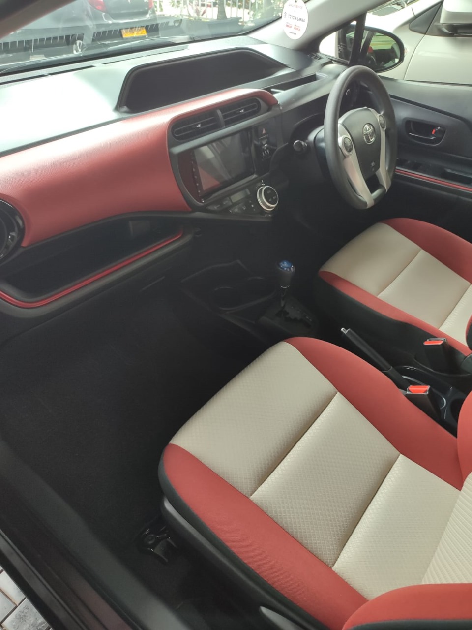 Toyota Aqua X-Urban 2015