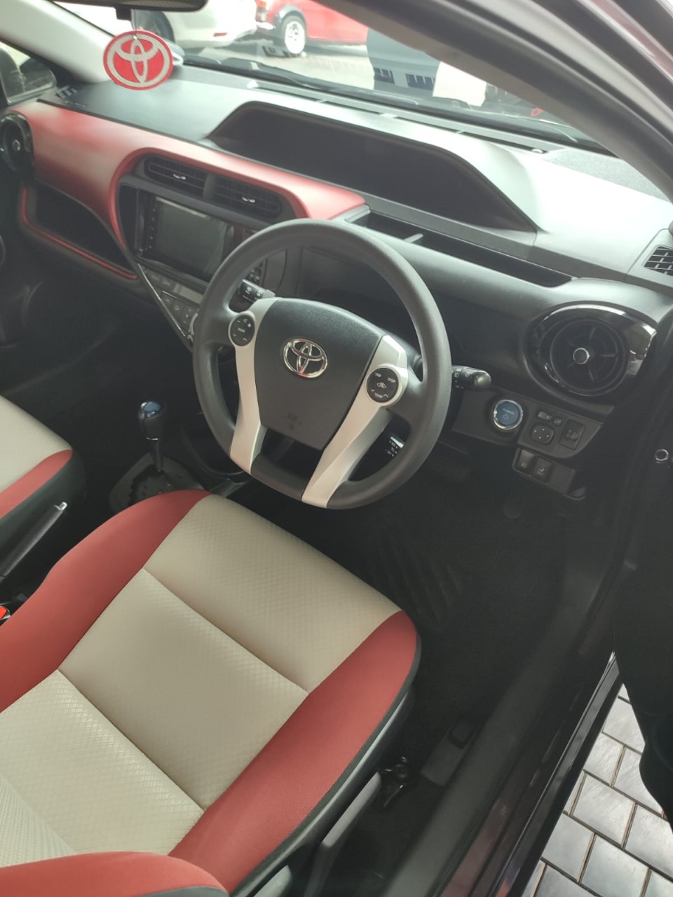 Toyota Aqua X-Urban 2015