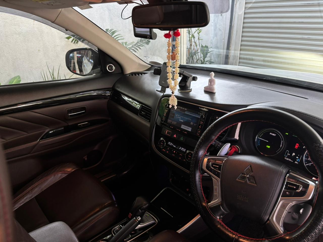 Mitsubishi Outlander PHEV 2015