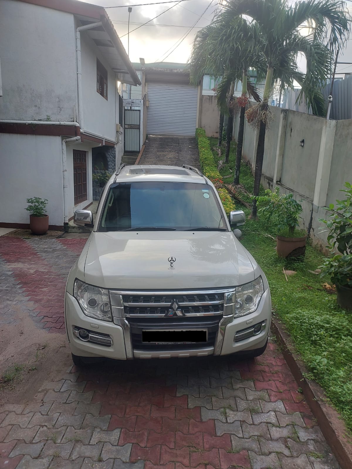 Mitsubishi Montero 2015