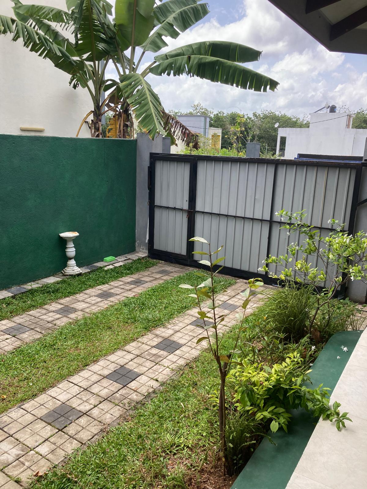 Land With House For Sale In Polgasowita