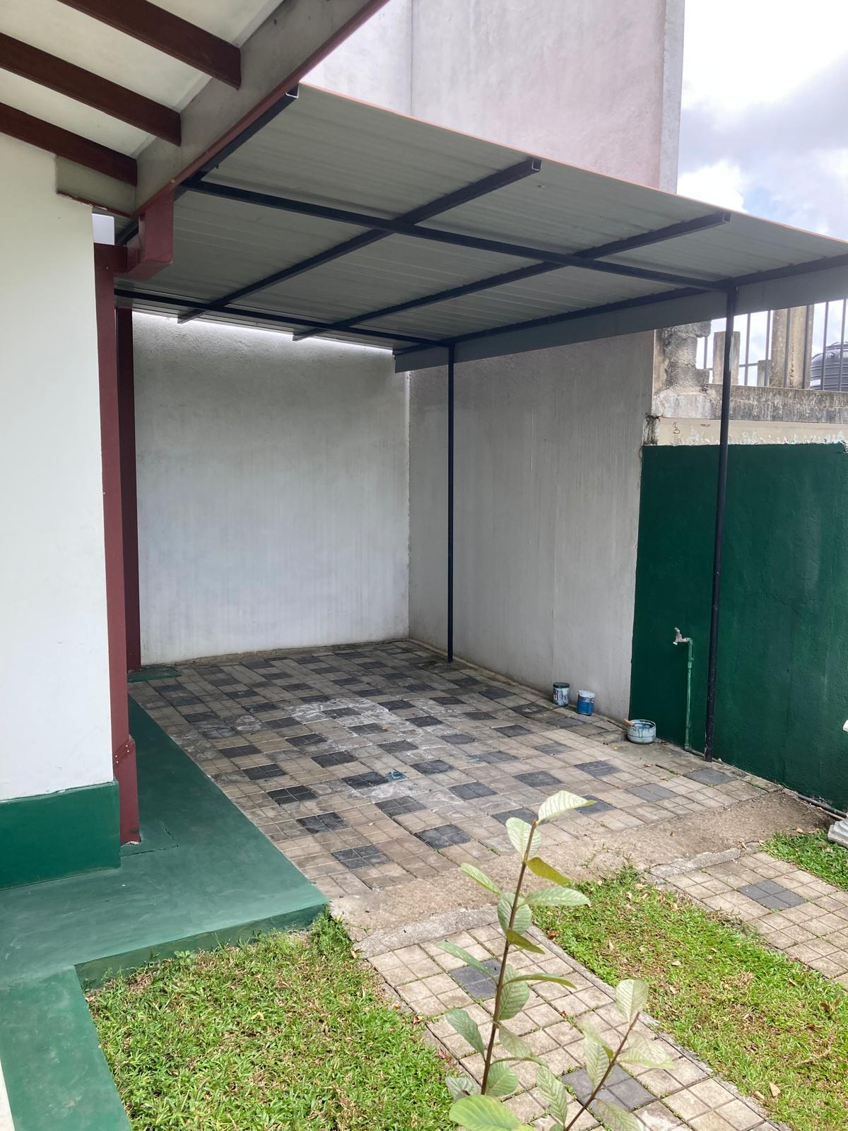 Land With House For Sale In Polgasowita