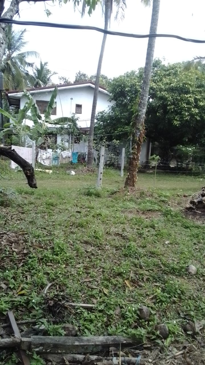 පර් 30 හැතරස් ඉඩම මාකොල දේවාල පාර