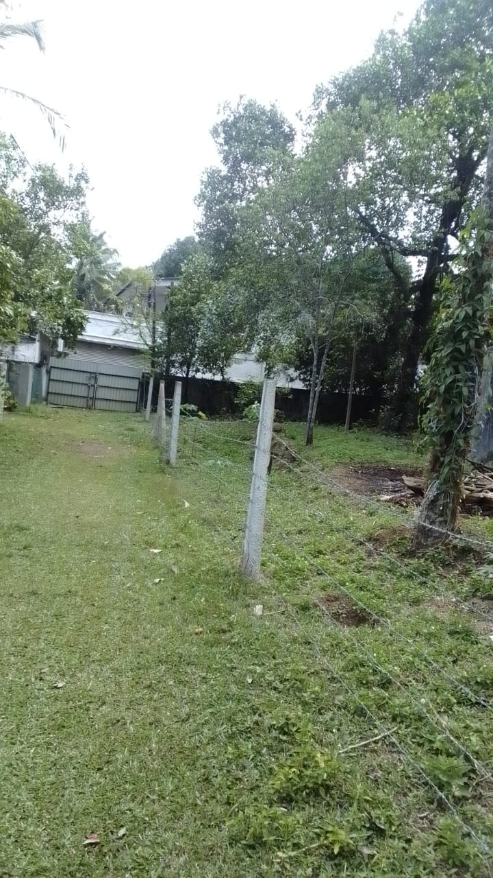 පර් 30 හැතරස් ඉඩම මාකොල දේවාල පාර