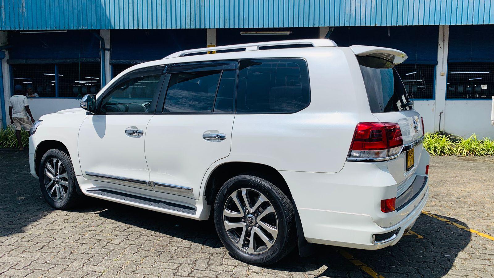 Toyota Land Cruiser Sahara 2013