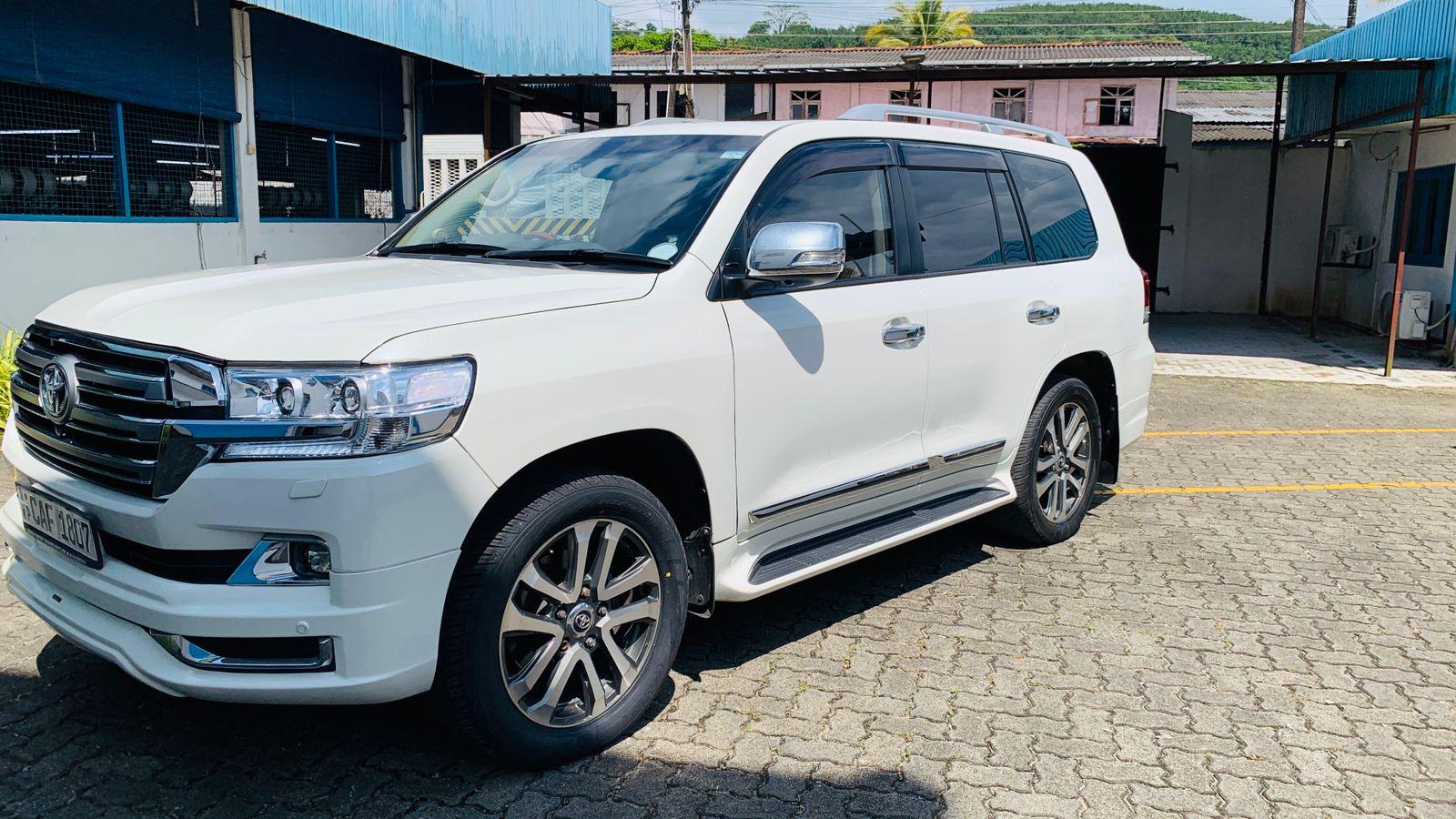 Toyota Land Cruiser Sahara 2013