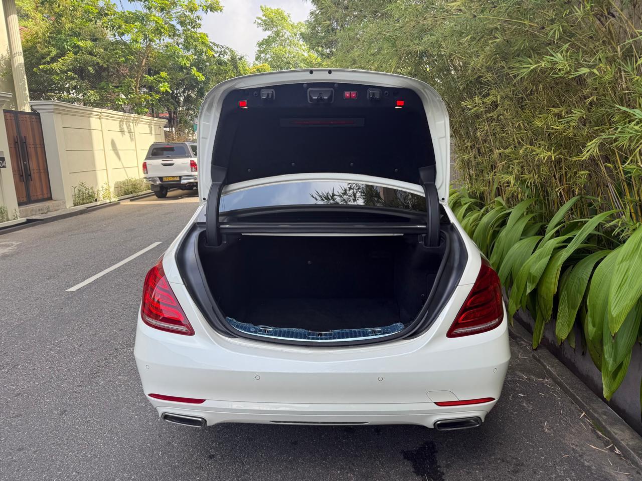 Mercedes Benz S400 Hybrid (LWB) 2014