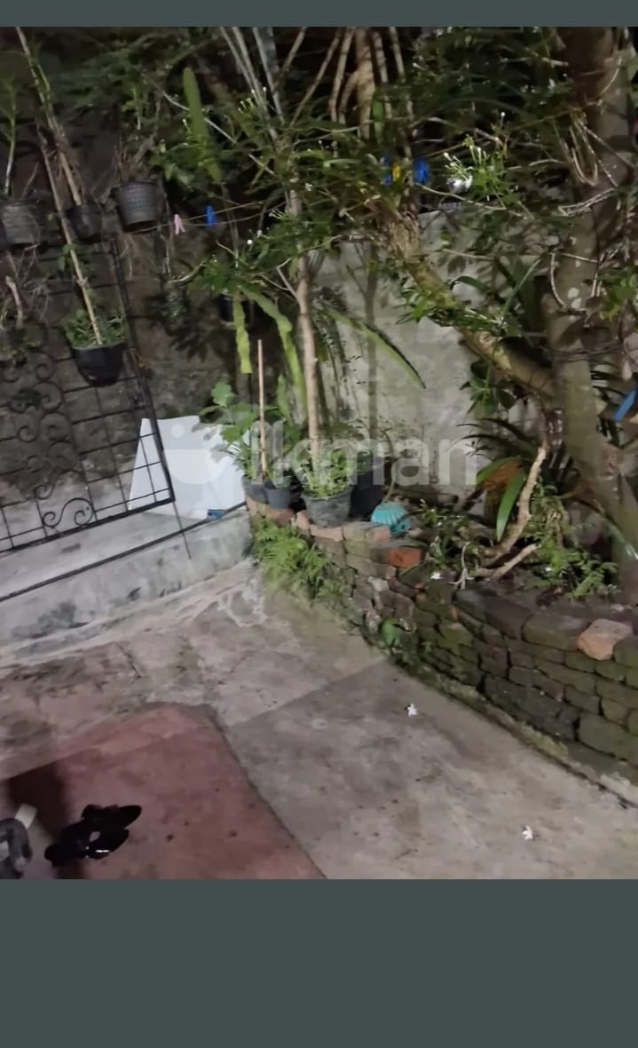 Land with House in Nawala