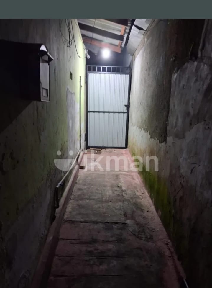 Land with House in Nawala