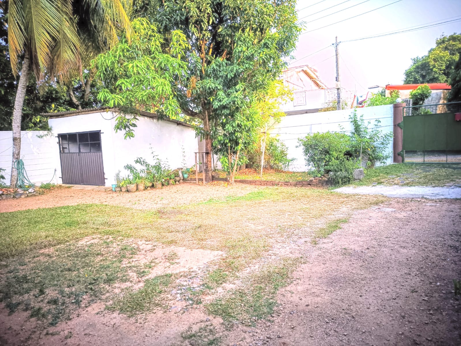 LAND WITH HOUSE FOR SALE IN PELAWATTE JUNCTION, BATTARAMULLA