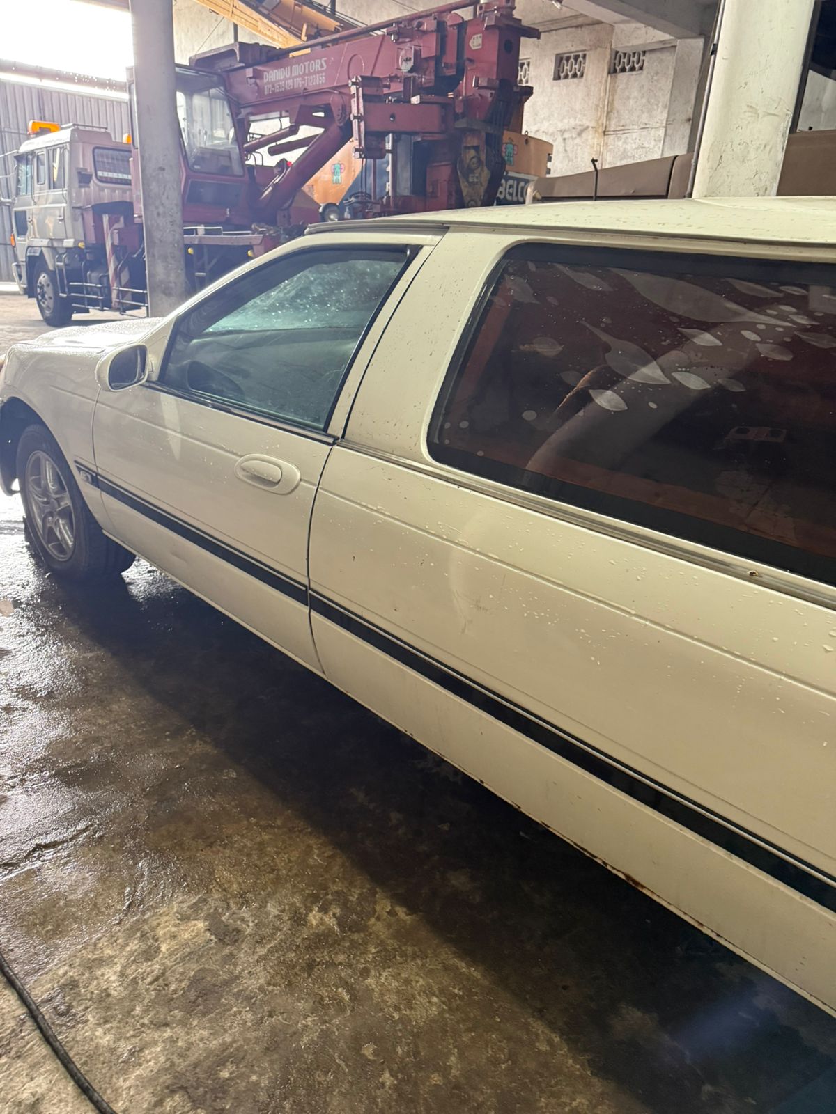 Ford Limousine 2004