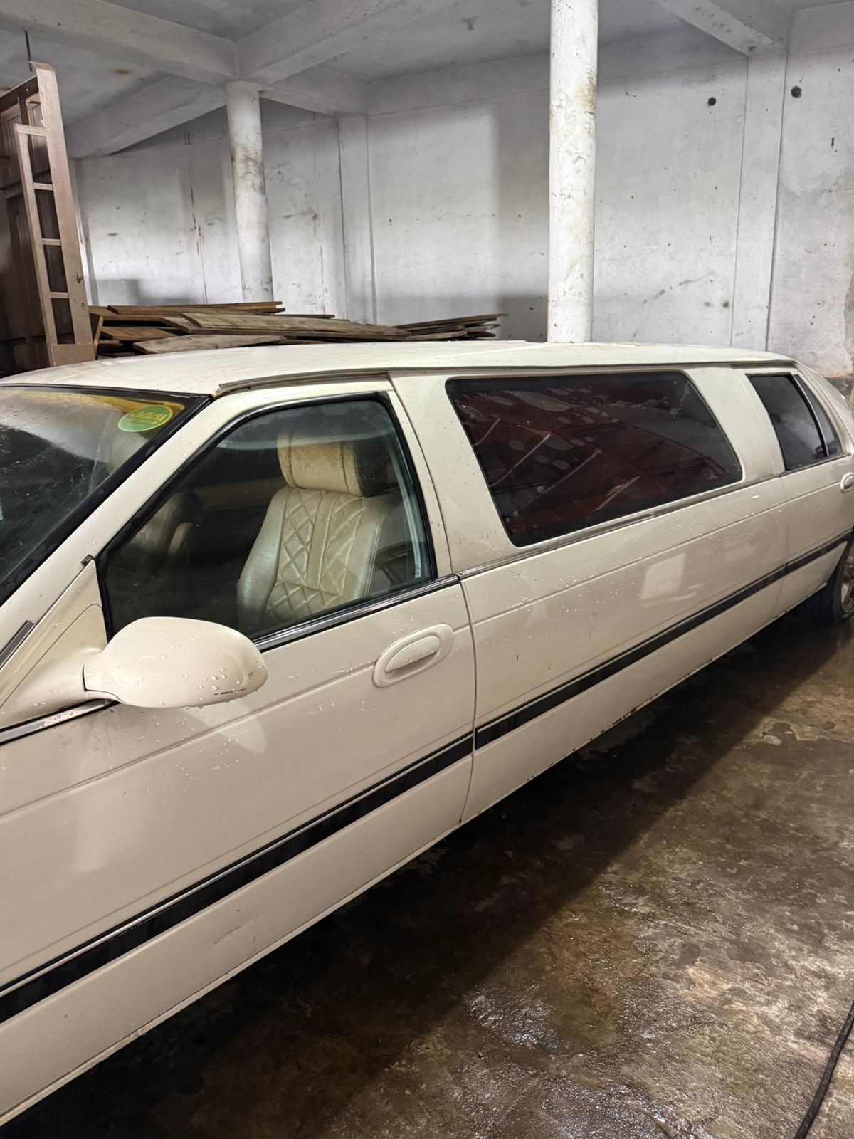Ford Limousine 2004