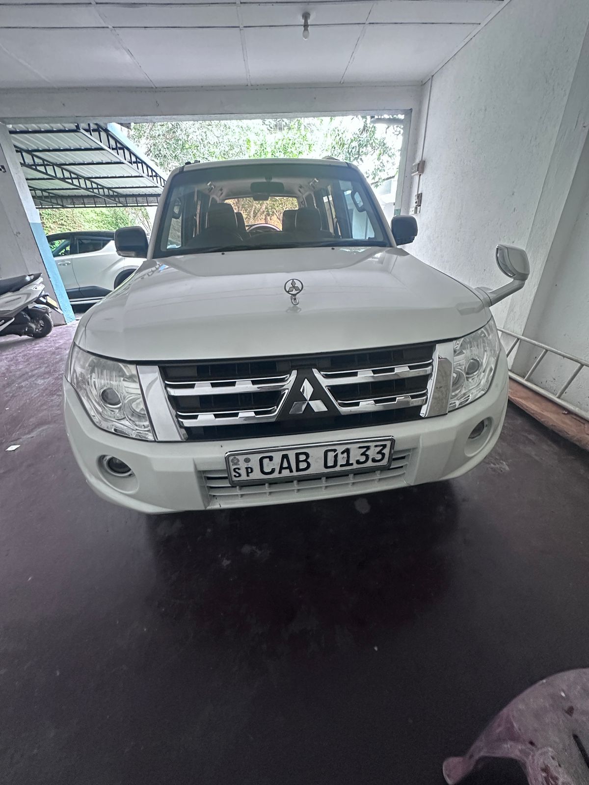 Mitsubishi Montero 2013