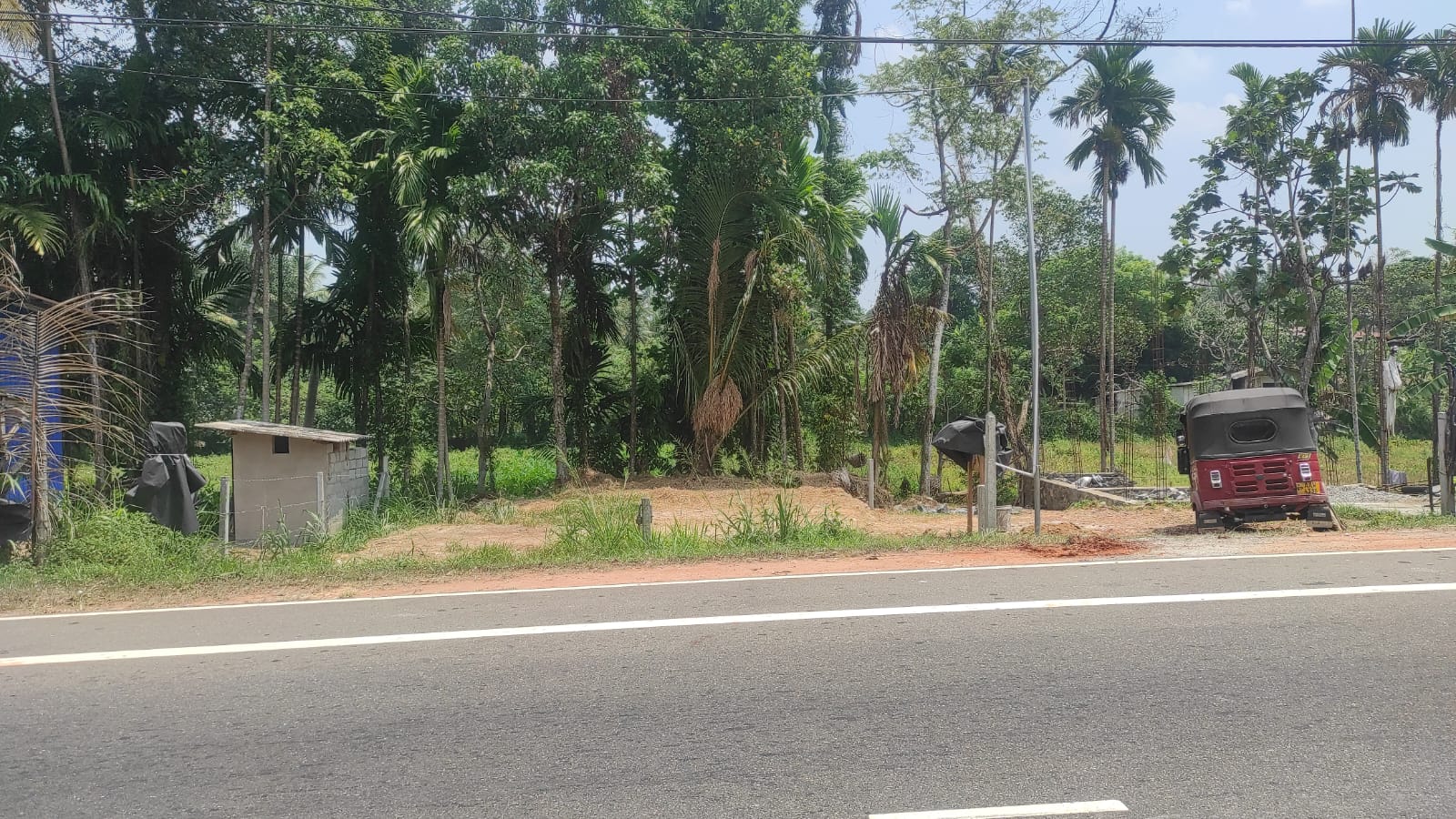 Prime Land for Sale – 120 Bus Road, Kahathuduwa