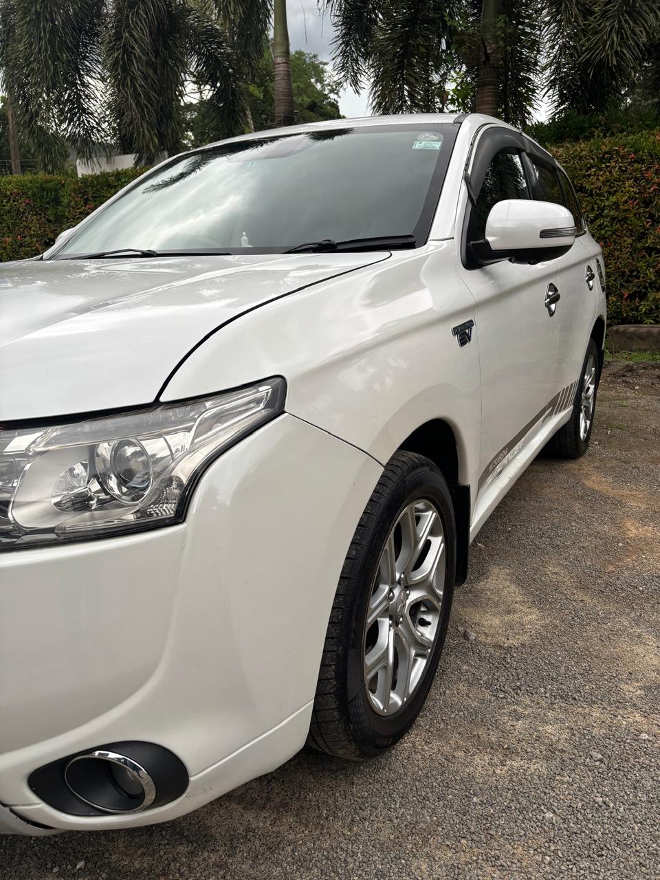 Mitsubishi Outlander PHEV 2015