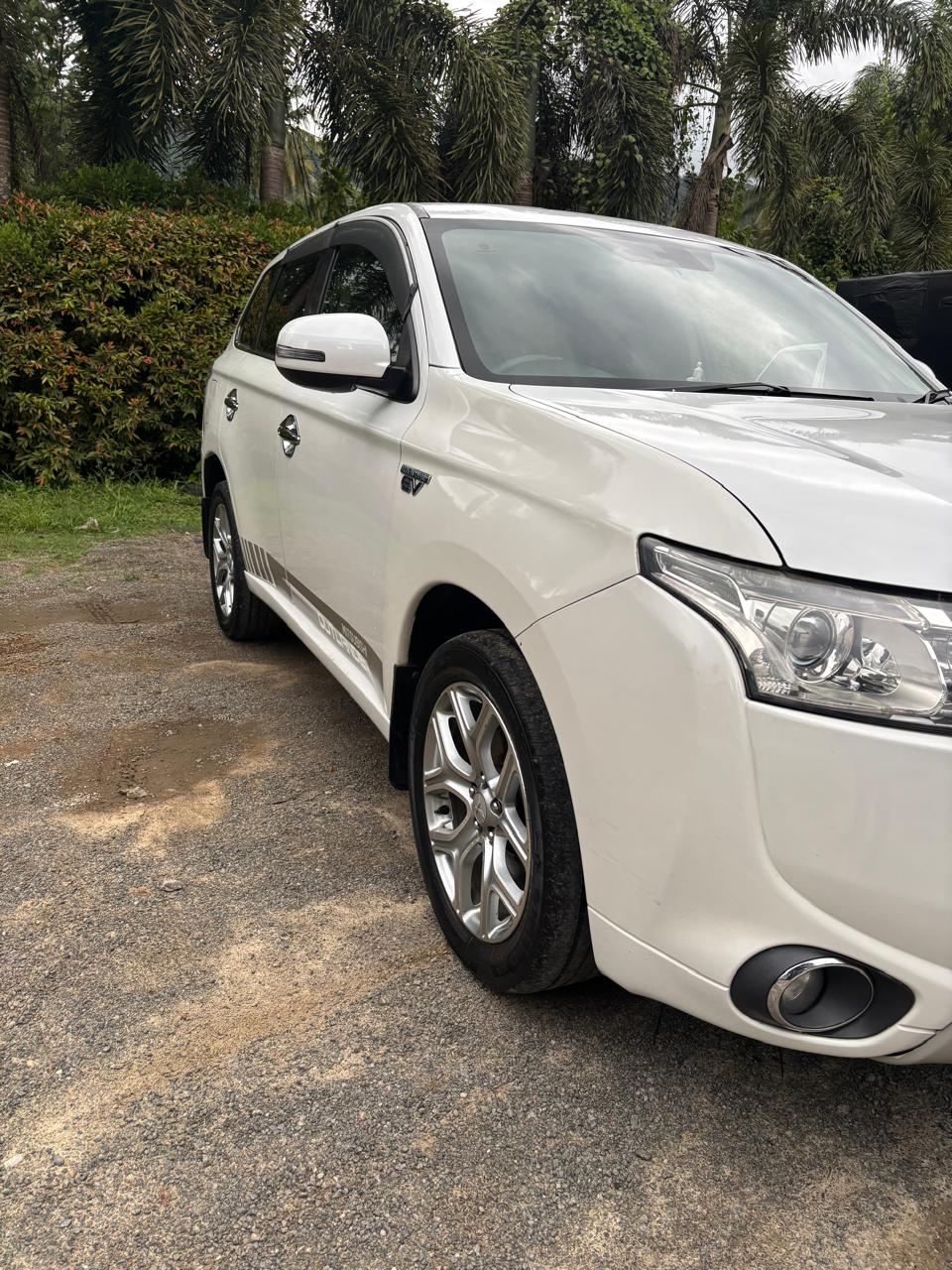 Mitsubishi Outlander PHEV 2015