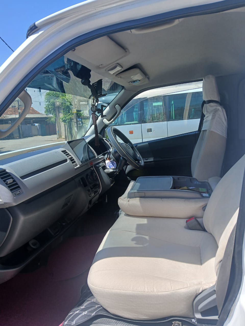 TOYOTA KDH 205 VAN FOR SALE