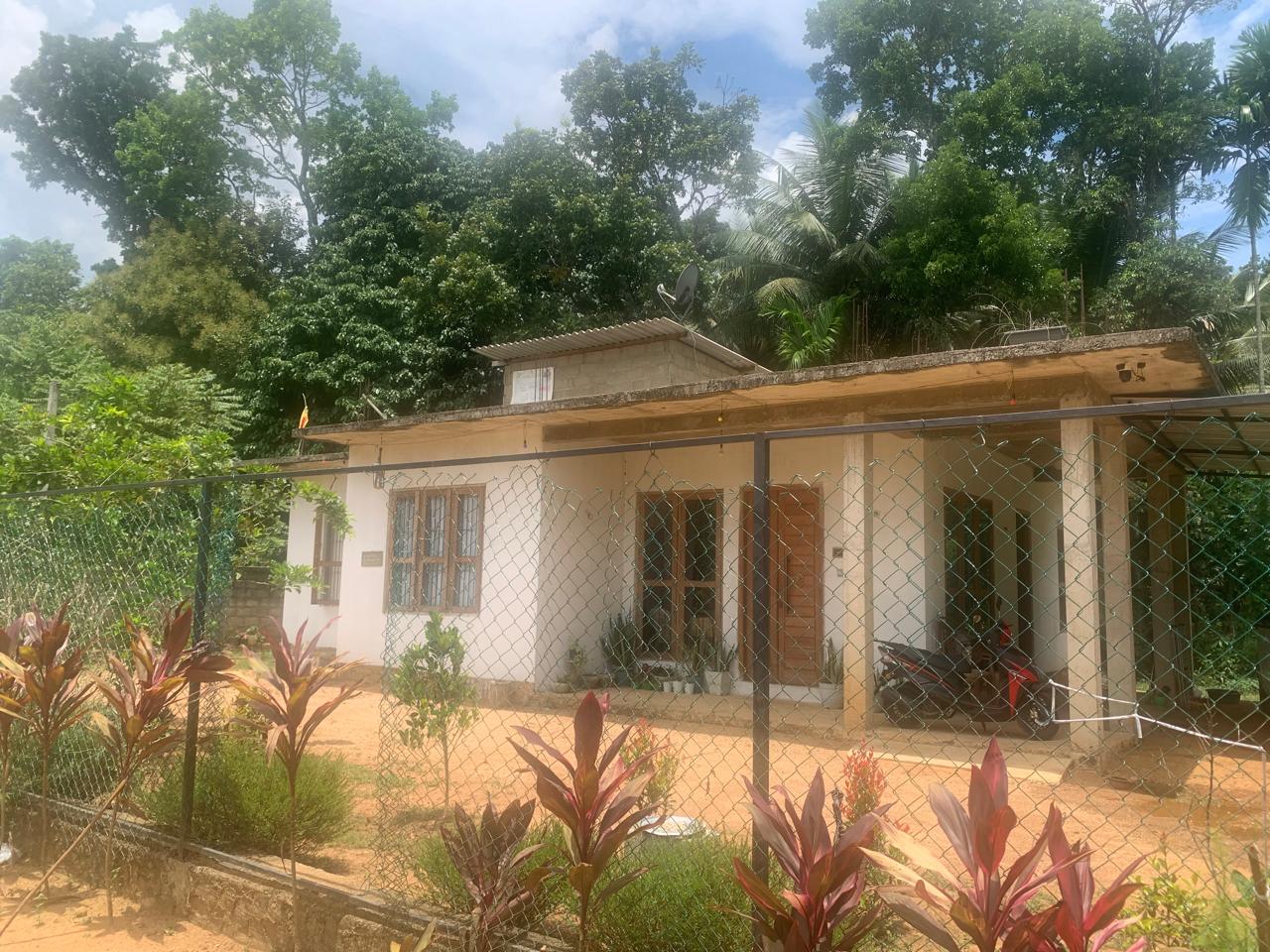 Land With House For Sale In Puwakpitiya