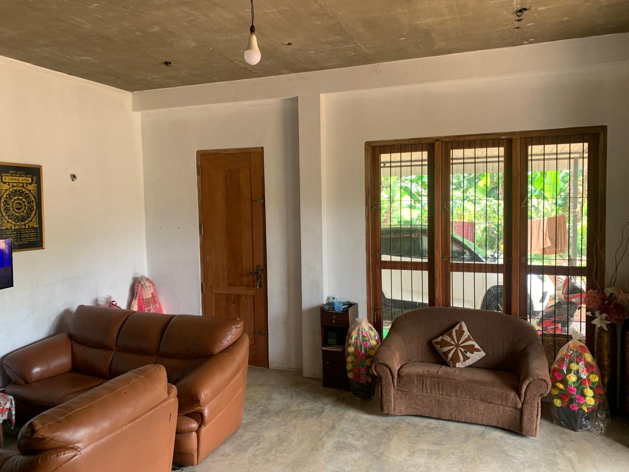 Land With House For Sale In Puwakpitiya