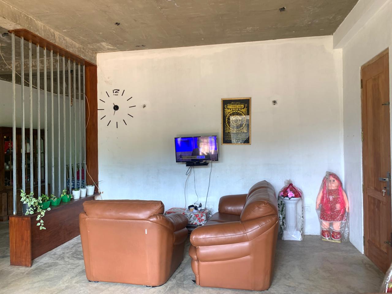 Land With House For Sale In Puwakpitiya