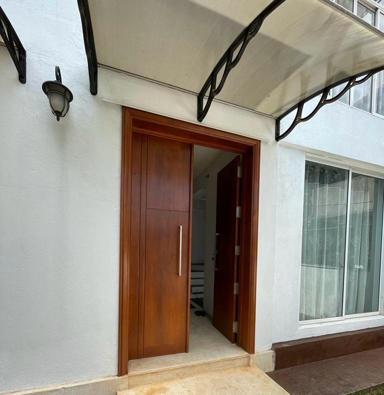 Spacious 4-Bedroom Three-Storey House for Sale in Ekala