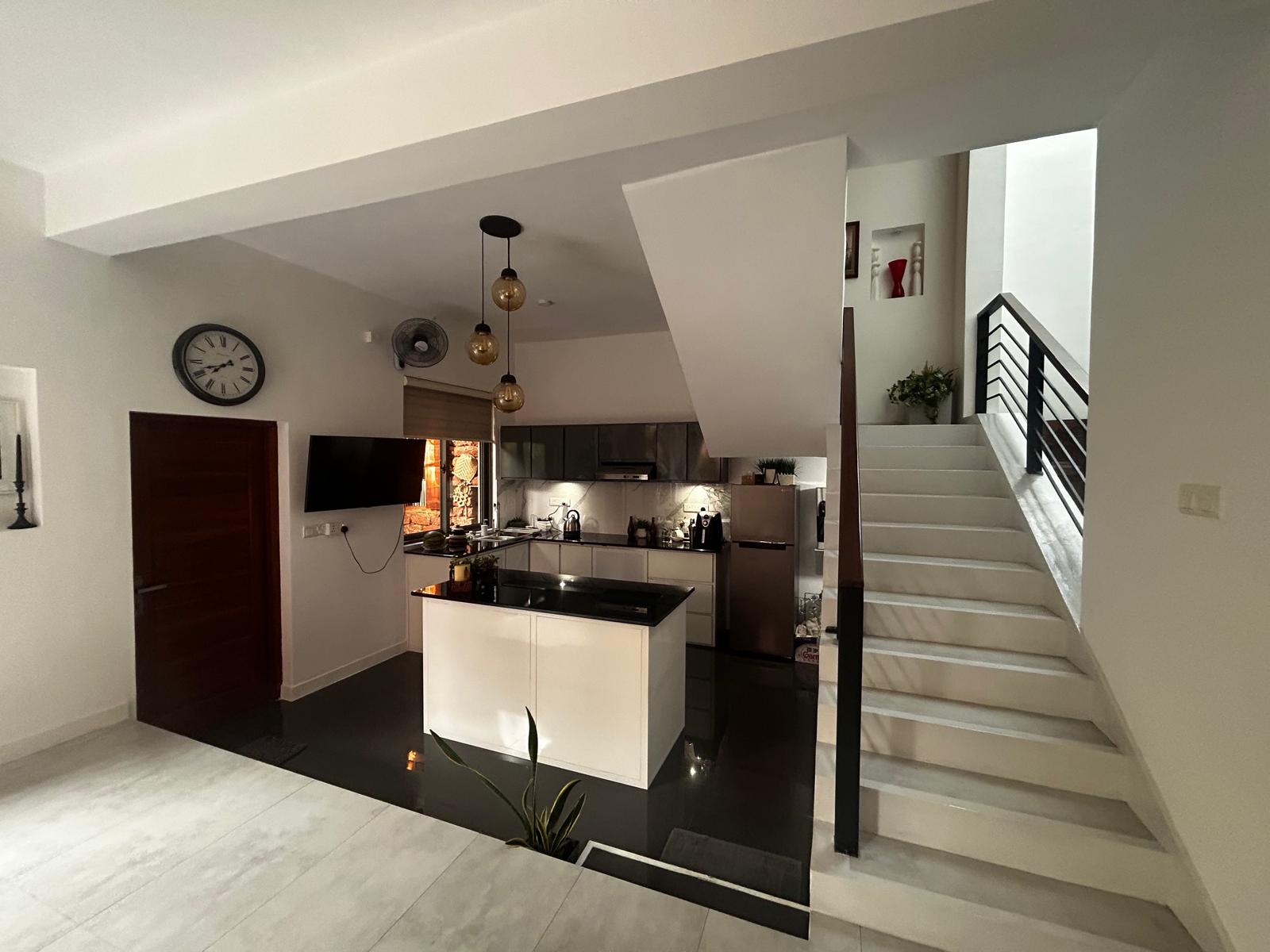Two Storied Residential House with 18 Perch Land in Thalapathpitiya