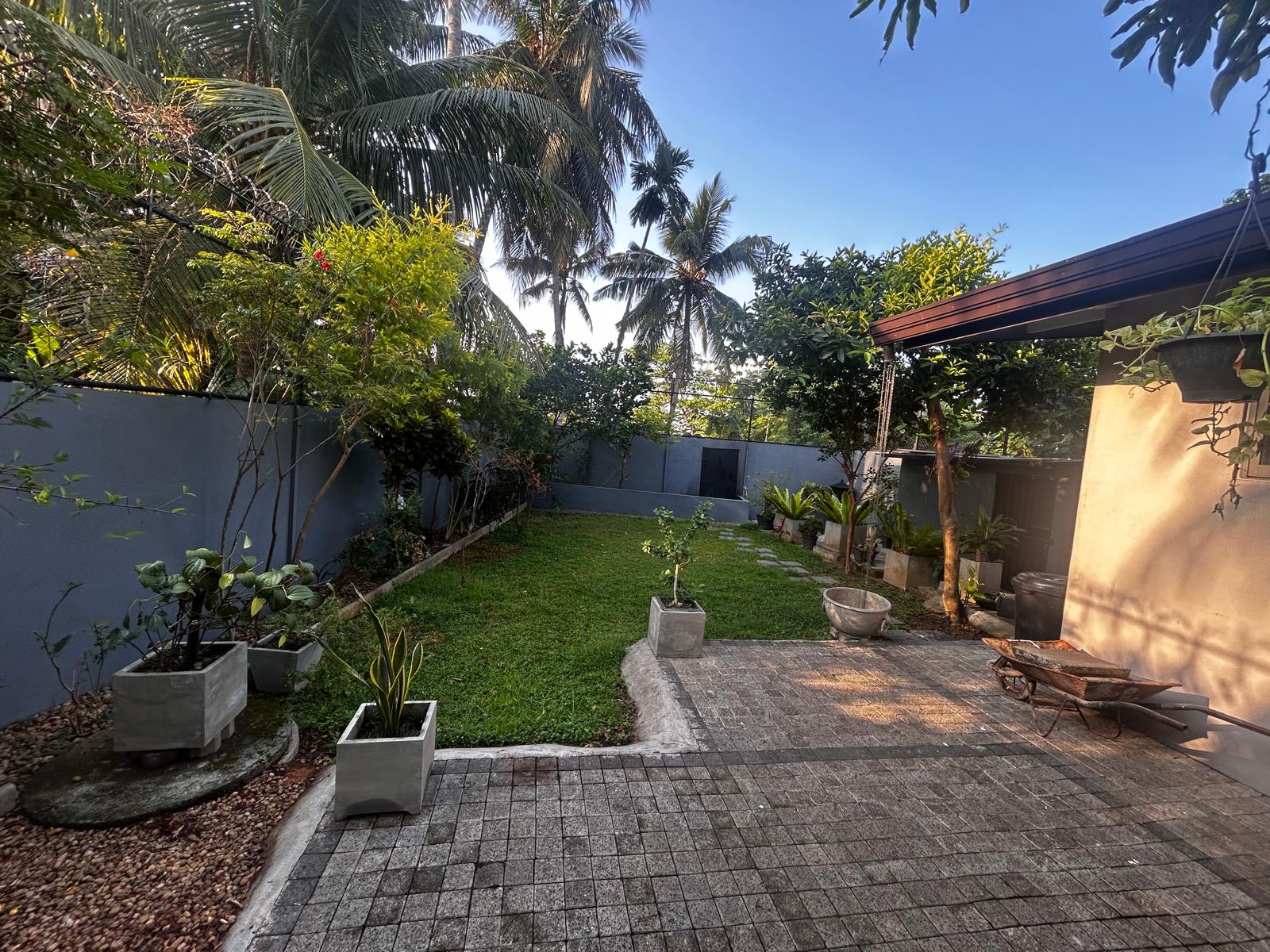 Two Storied Residential House with 18 Perch Land in Thalapathpitiya