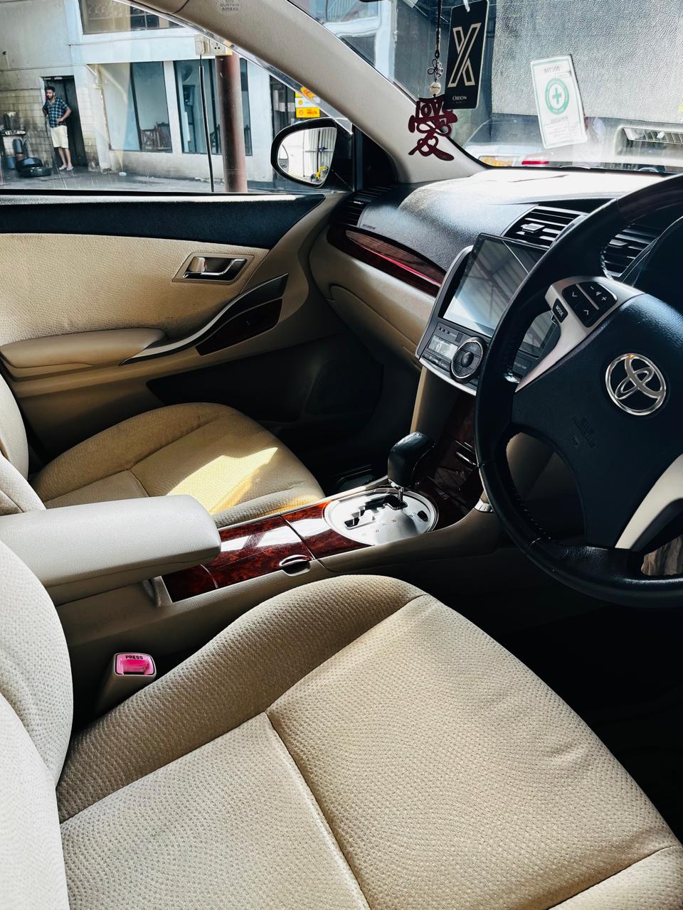 Toyota Premio G Superior 2013